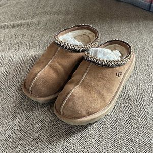 Youth Ugg slipper